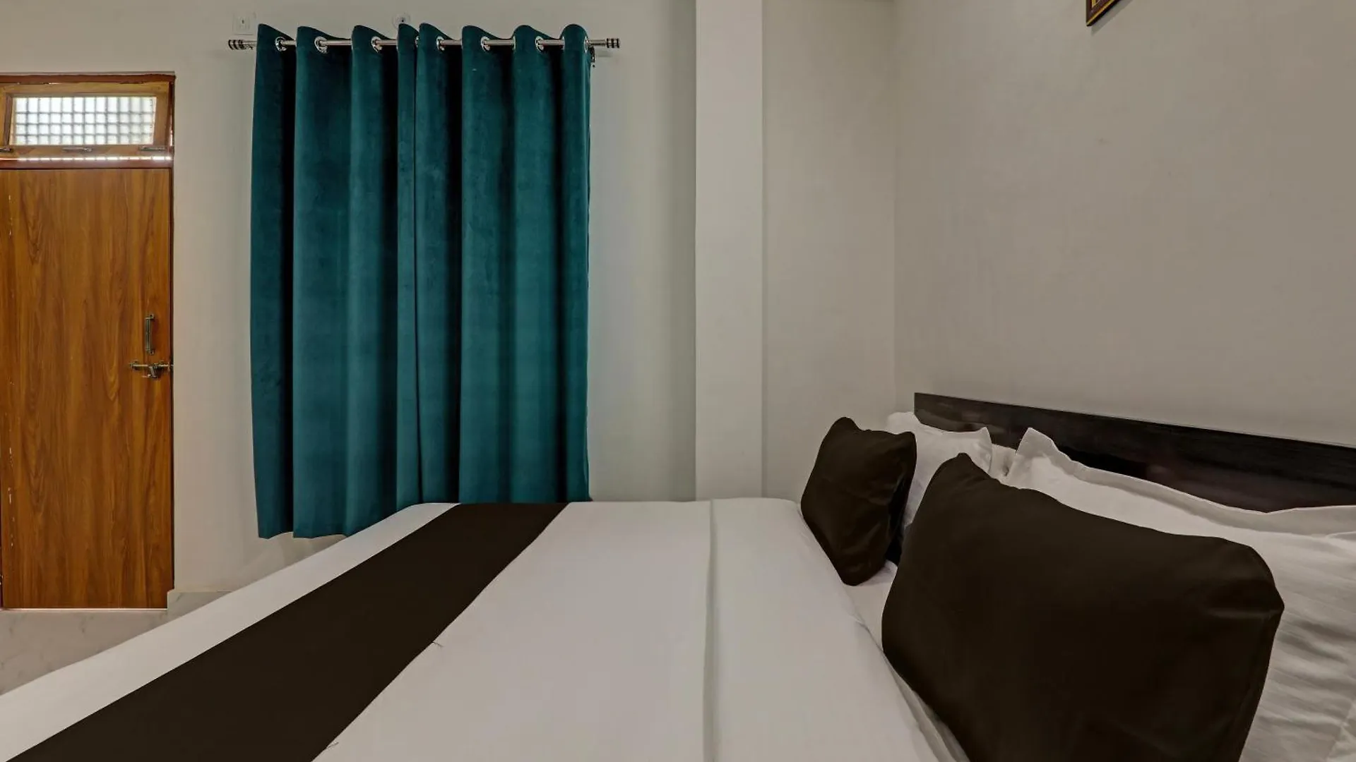 ****  Hotel O Aanandwan Palace Varanasi India