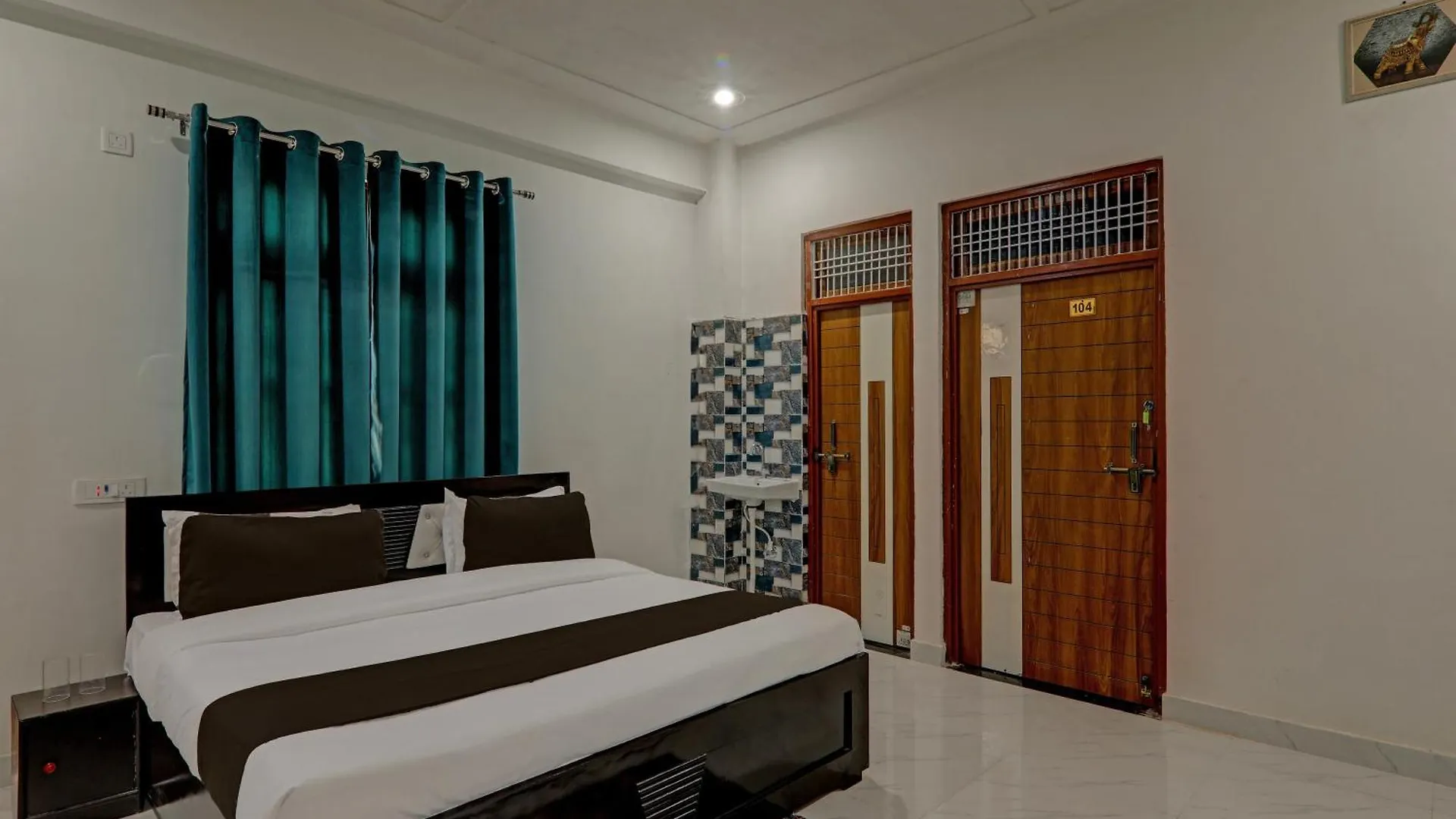 Hotel O Aanandwan Palace バラナシ 4*,  インド